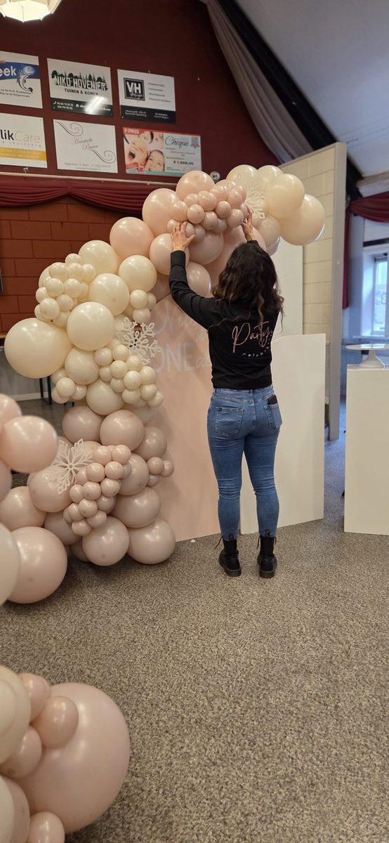 Party Celebration maatwerk ballondecoratie opbouw Rotterdam